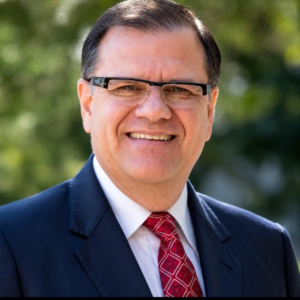 Dr. Pr. Douglas Messlin